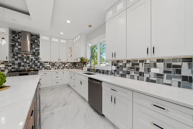 $975,000 | 10441 South 83rd Avenue, Palos Hills, IL 60465