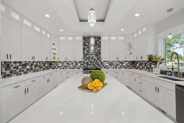 $975,000 | 10441 South 83rd Avenue, Palos Hills, IL 60465