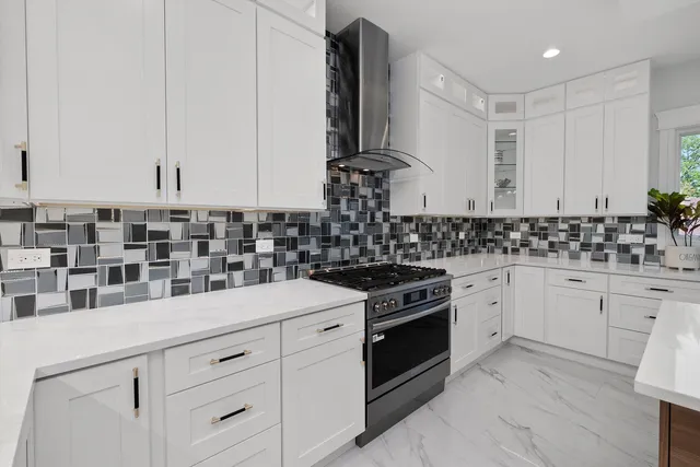 $975,000 | 10441 South 83rd Avenue, Palos Hills, IL 60465