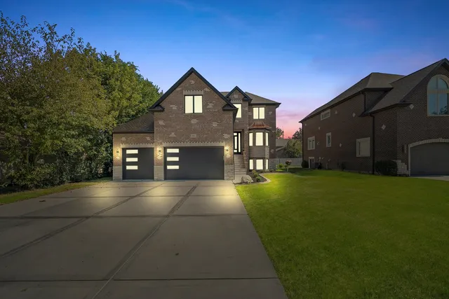 $975,000 | 10441 South 83rd Avenue, Palos Hills, IL 60465