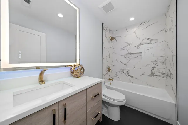 $975,000 | 10441 South 83rd Avenue, Palos Hills, IL 60465