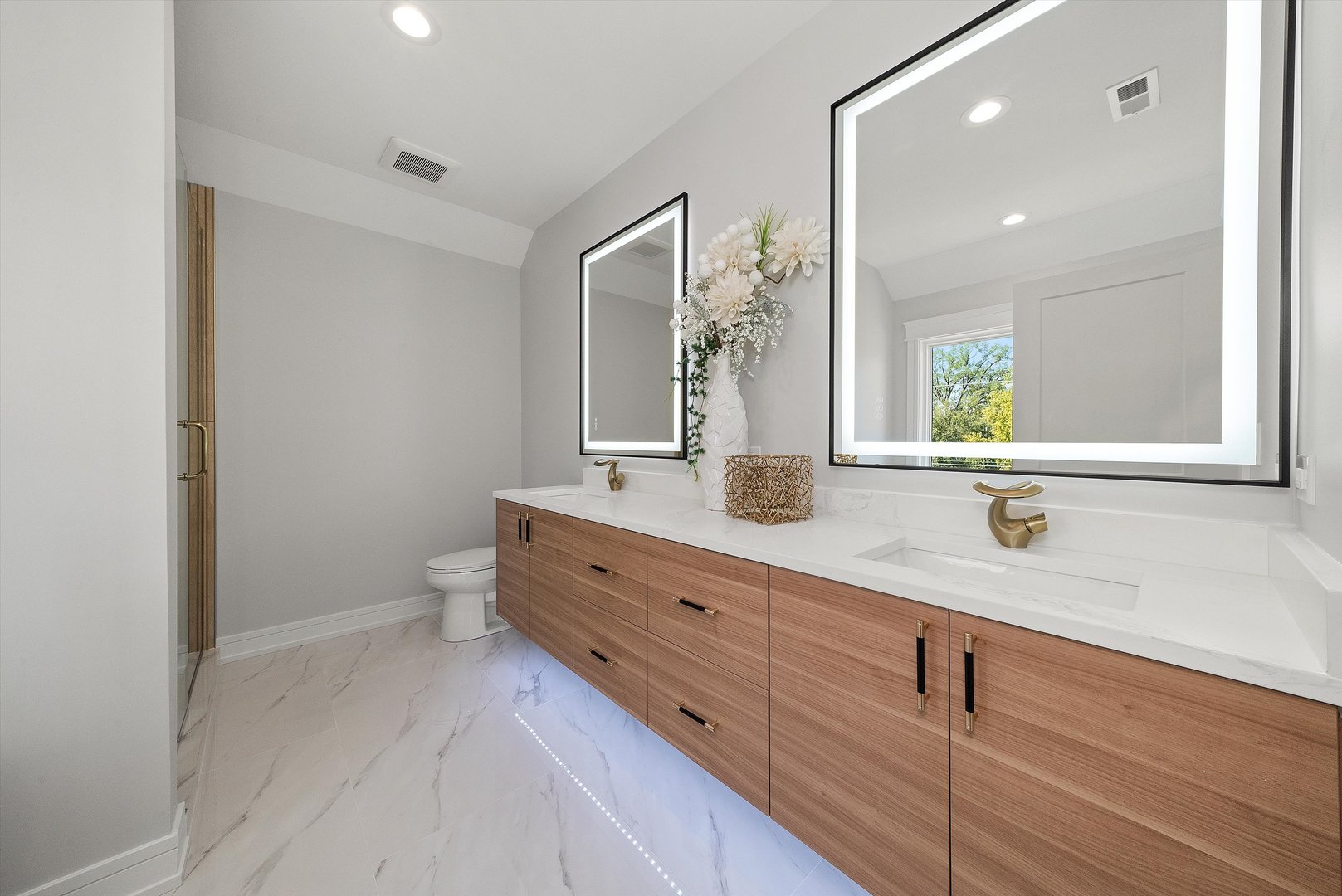 10441 South 83rd Avenue Palos Hills, IL 60465 - Photo 28 of 47 a bathroom with double sink and a mirror