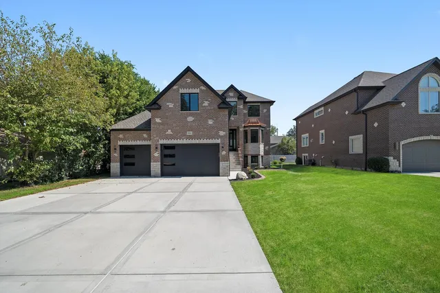 $975,000 | 10441 South 83rd Avenue, Palos Hills, IL 60465
