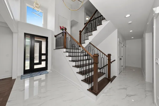 $975,000 | 10441 South 83rd Avenue, Palos Hills, IL 60465