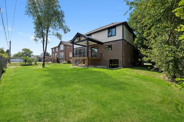 $975,000 | 10441 South 83rd Avenue, Palos Hills, IL 60465