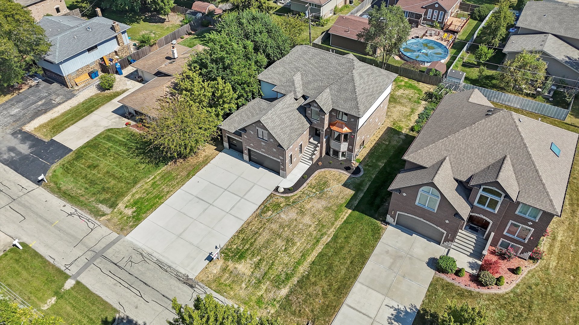 10441 South 83rd Avenue Palos Hills, IL 60465 - Photo 44 of 47 an aerial view of a house with a garden