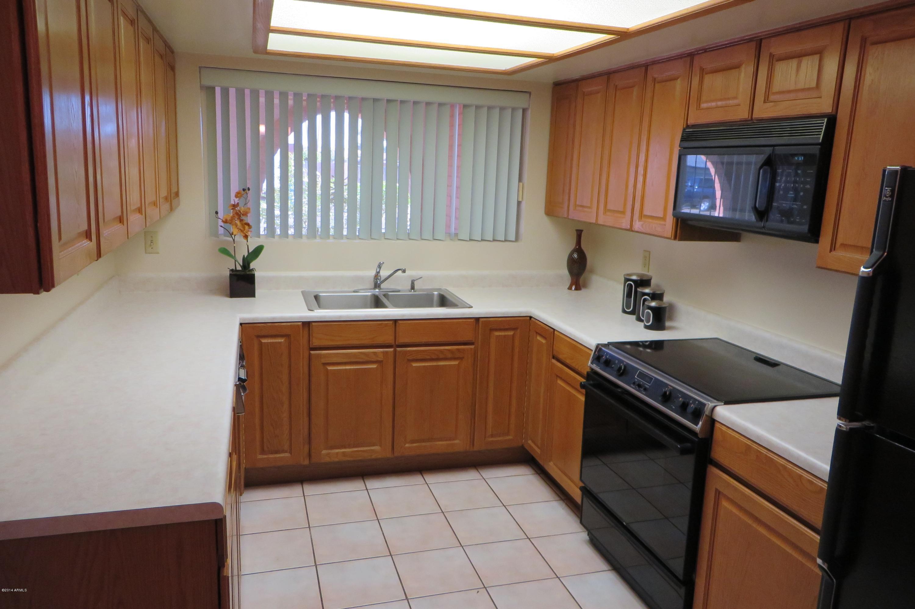 4258 West Redfield Road Phoenix, AZ 85053 - Photo 8 of 20 kitchen