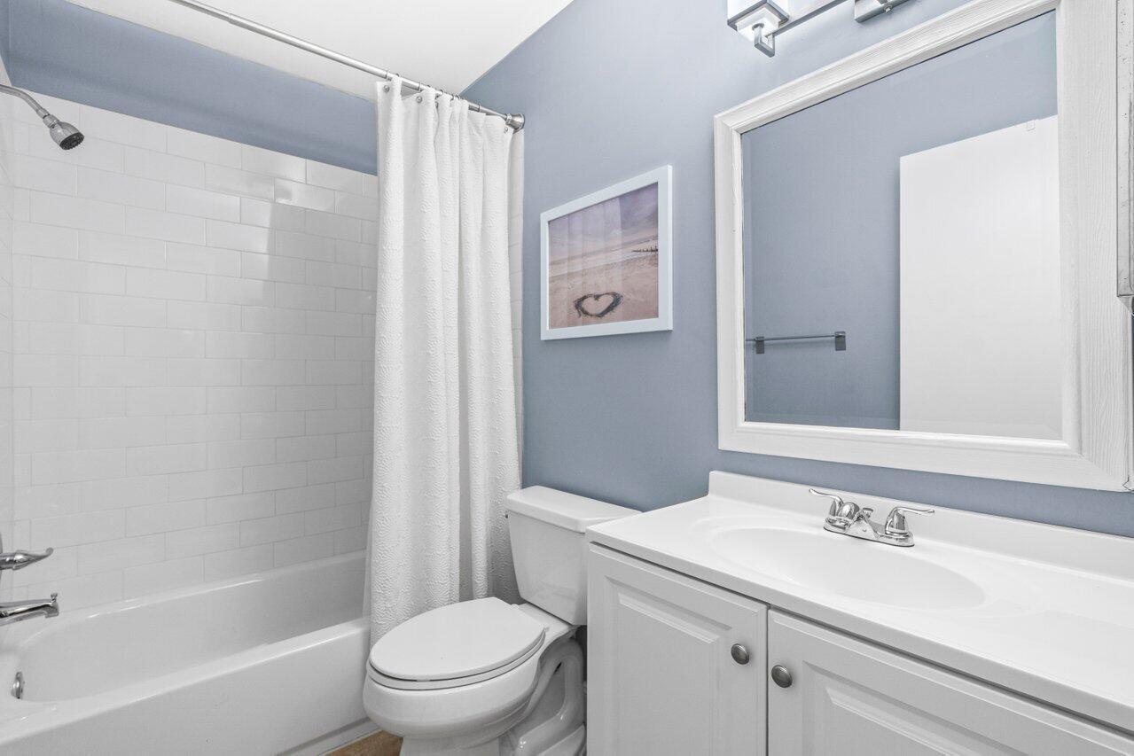 22148 Palms Way, Unit 203 Boca Raton, FL 33433 - Photo 18 of 29 Guest Bath