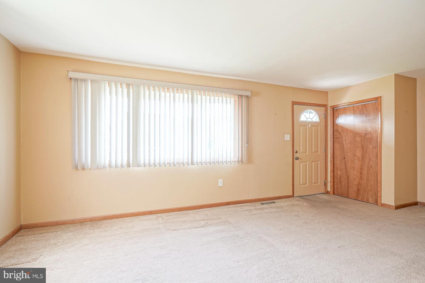 455 Colonial Road Bellmawr, NJ 08031 - Photo 6 of 26