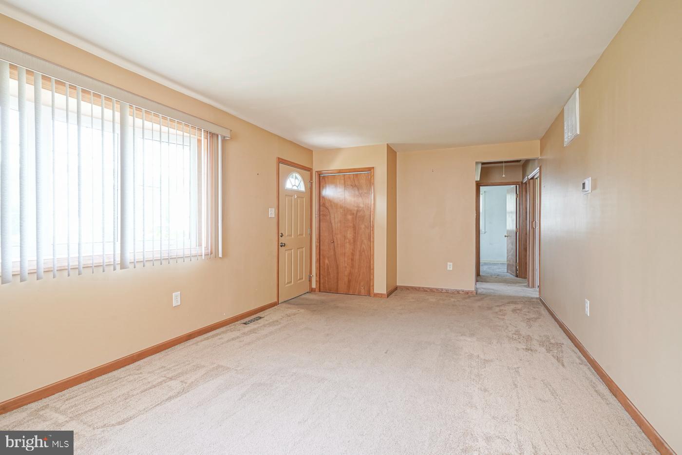 455 Colonial Road Bellmawr, NJ 08031 - Photo 7 of 26
