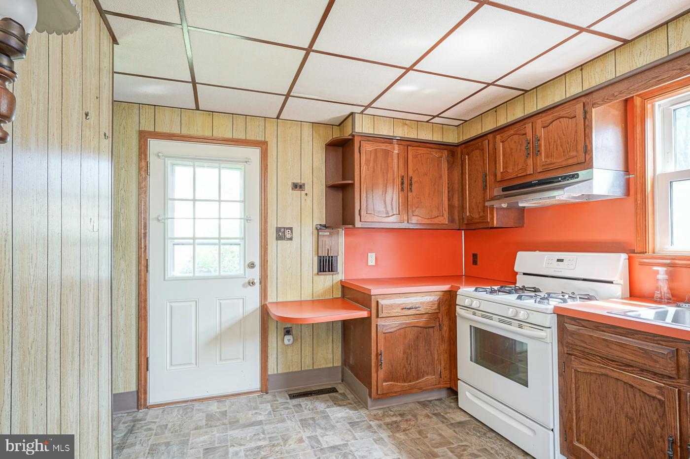 455 Colonial Road Bellmawr, NJ 08031 - Photo 9 of 26