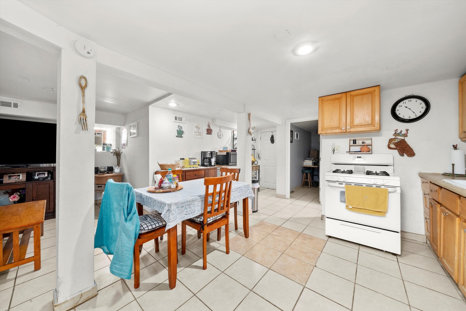 4629 West Parker Avenue Chicago, IL 60639 - Photo 19 of 29 a view of kitchen with breakfast area