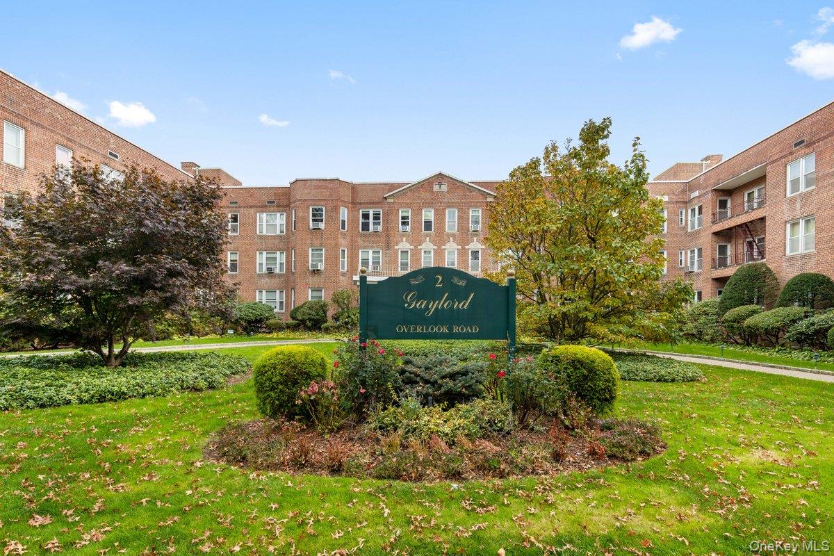 2 Overlook Road, Unit 1B7A White Plains, NY 10605 - Photo 2 of 18 a view of a big yard next to a building