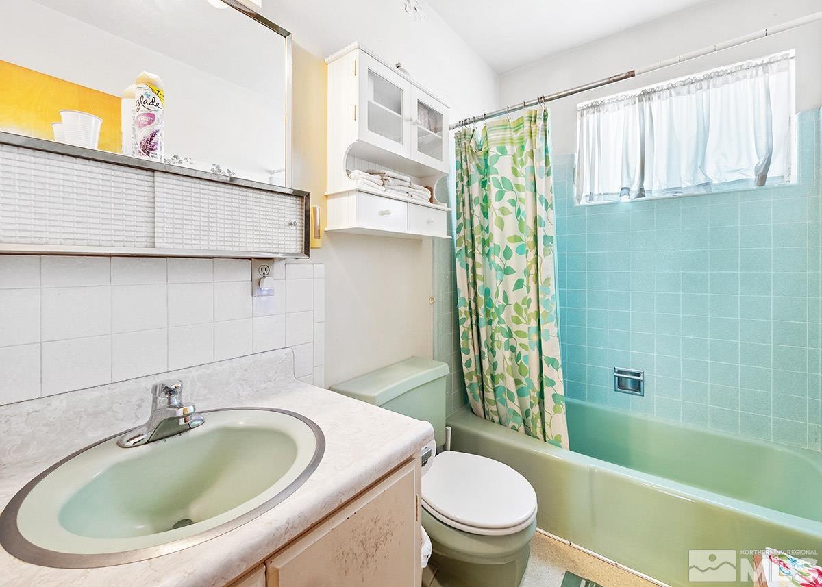412 East 8th Street Reno, NV 89512 - Photo 13 of 40 a bathroom with a sink a toilet and bathtub