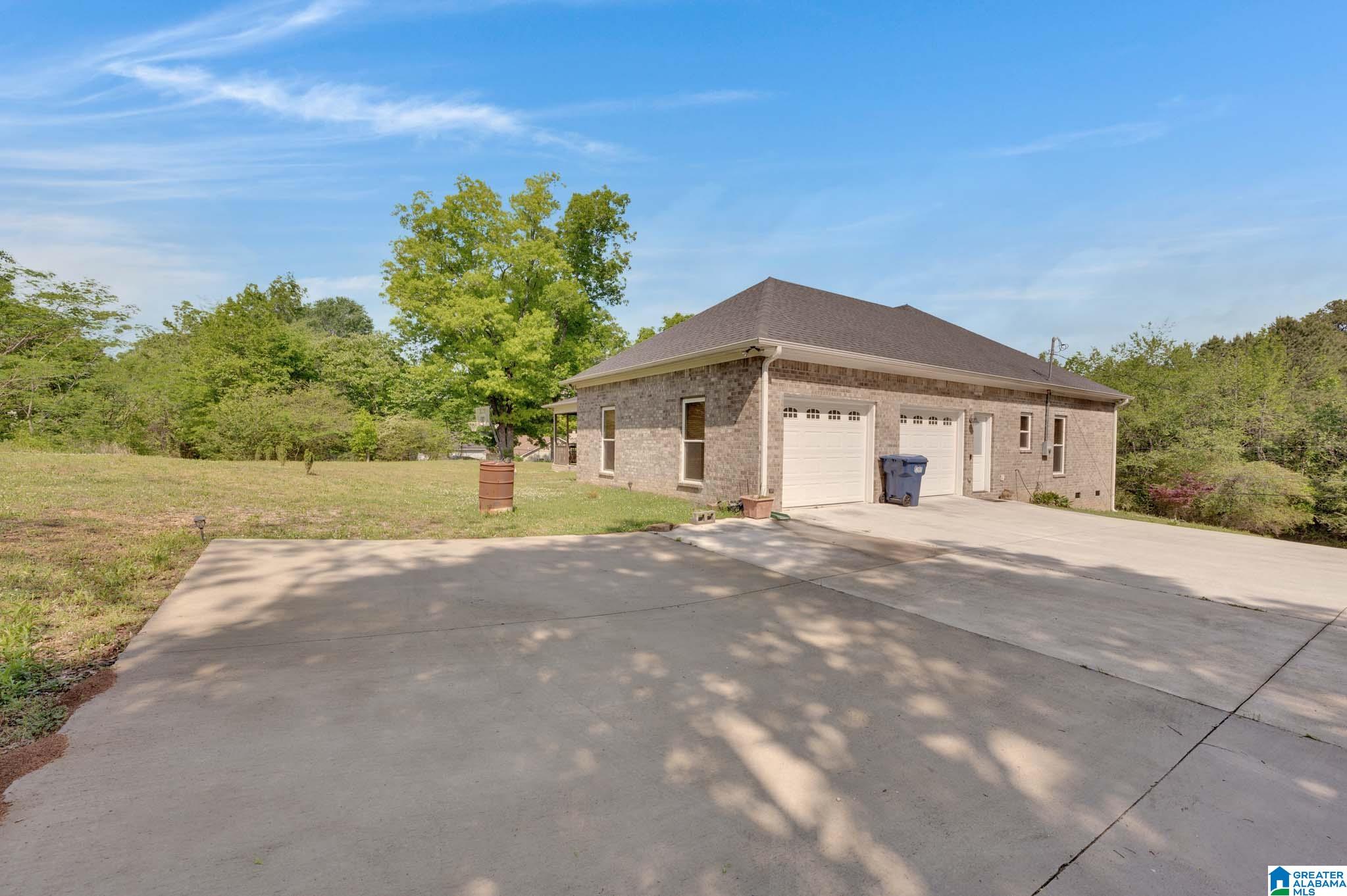 209 Hudson Avenue Oneonta, AL 35121 - Photo 8 of 29