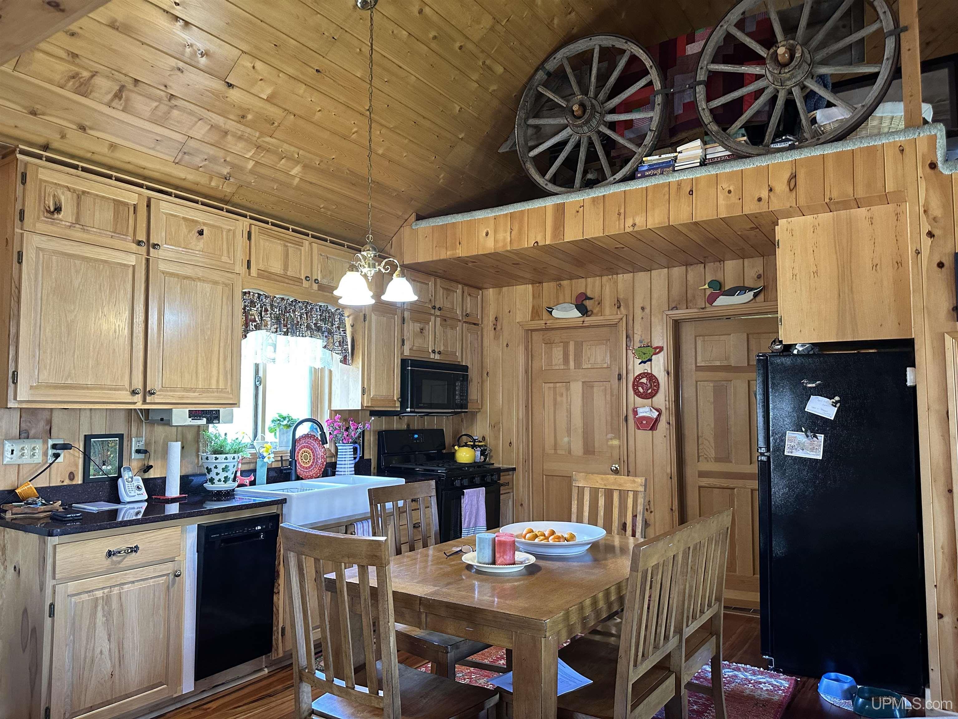 9510 32 Road Rapid River, MI 49878 - Photo 6 of 49 Gallery Image 6