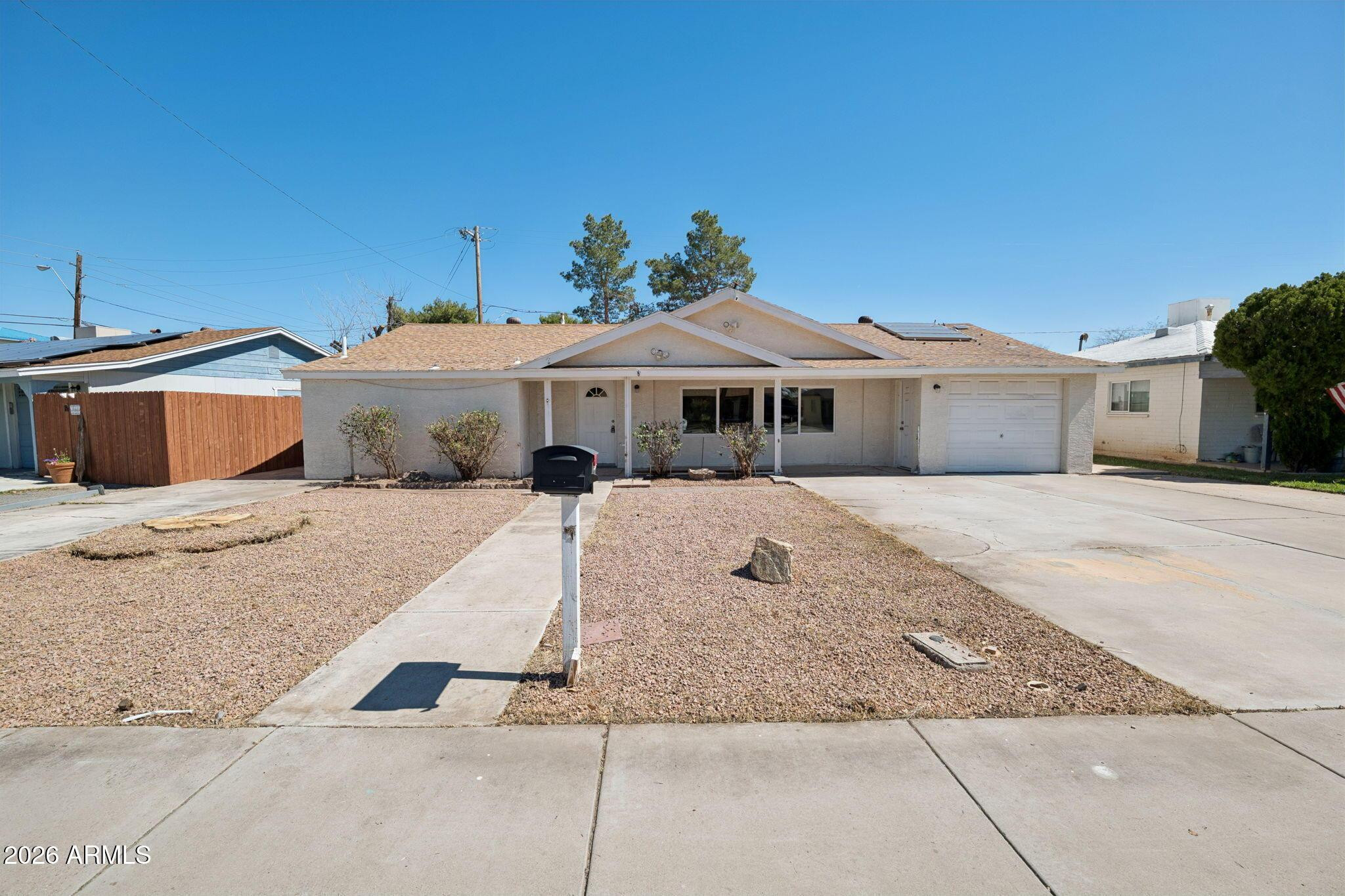 7 South Catalina Street Gilbert, AZ 85233 - Photo 1 of 34 a front view of a house with a garden