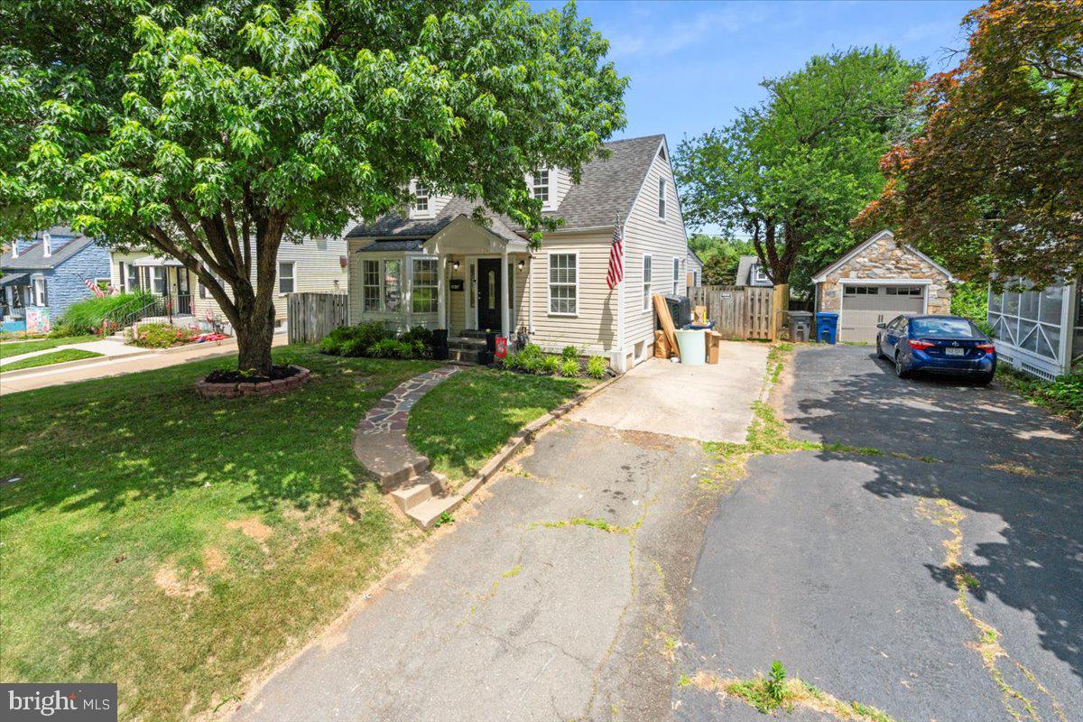 2819 Summerfield Road Falls Church, VA 22042 - Photo 2 of 36
