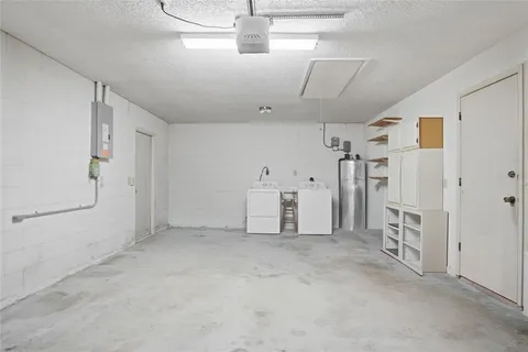 a view of empty room with a ceiling fan