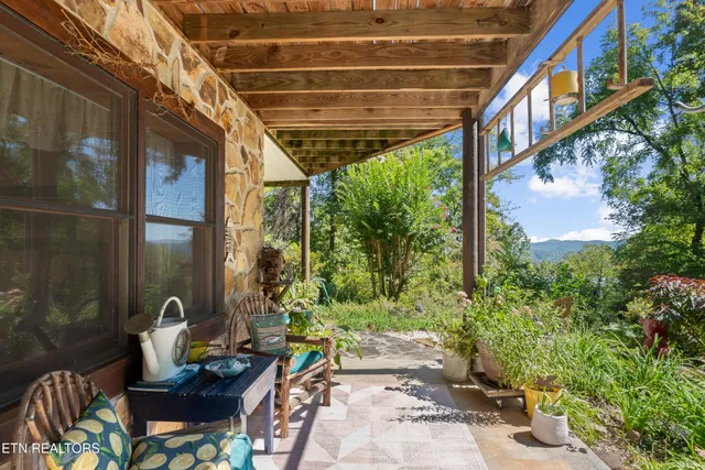 $879,900 | 1130 Lakeview Drive, Sharps Chapel, TN 37866