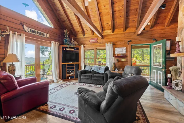 $879,900 | 1130 Lakeview Drive, Sharps Chapel, TN 37866