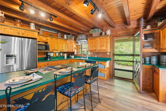 $879,900 | 1130 Lakeview Drive, Sharps Chapel, TN 37866