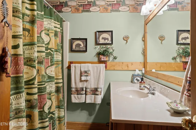 $879,900 | 1130 Lakeview Drive, Sharps Chapel, TN 37866