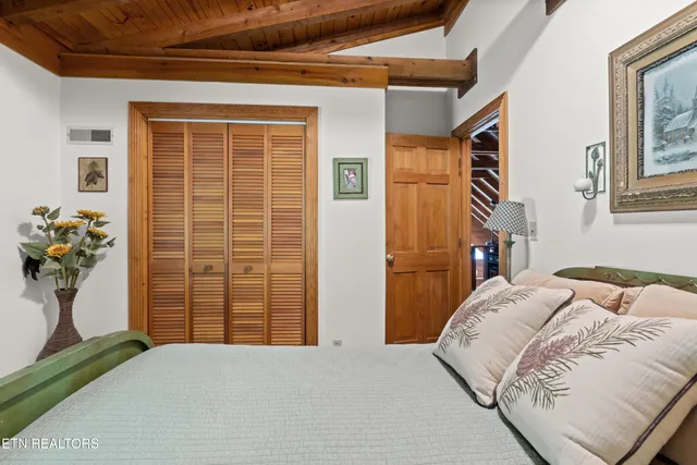 $879,900 | 1130 Lakeview Drive, Sharps Chapel, TN 37866