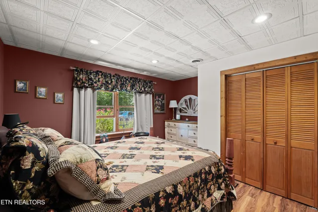 $879,900 | 1130 Lakeview Drive, Sharps Chapel, TN 37866