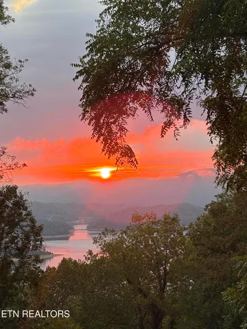 $879,900 | 1130 Lakeview Drive, Sharps Chapel, TN 37866