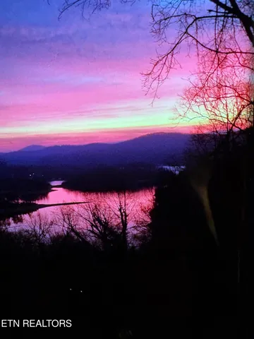 $879,900 | 1130 Lakeview Drive, Sharps Chapel, TN 37866