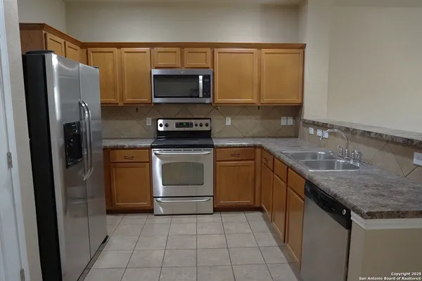 $2,100 | 26610 Sparrow Ridge, San Antonio, TX 78261