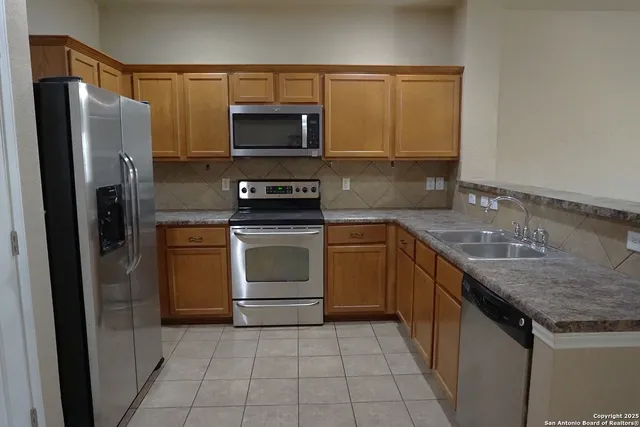 $2,100 | 26610 Sparrow Ridge, San Antonio, TX 78261