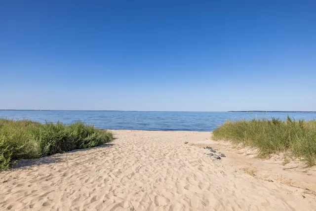 $22,000 | 77 3 Mile Harbor Drive, East Hampton, NY 11937