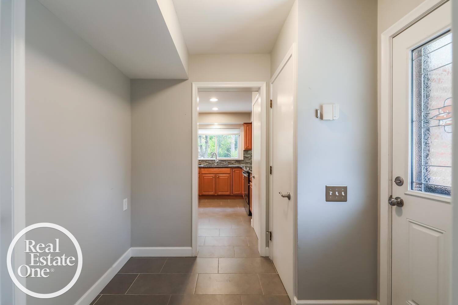 516 Thorntree Road Grosse Pointe Woods, MI 48236 - Photo 11 of 28