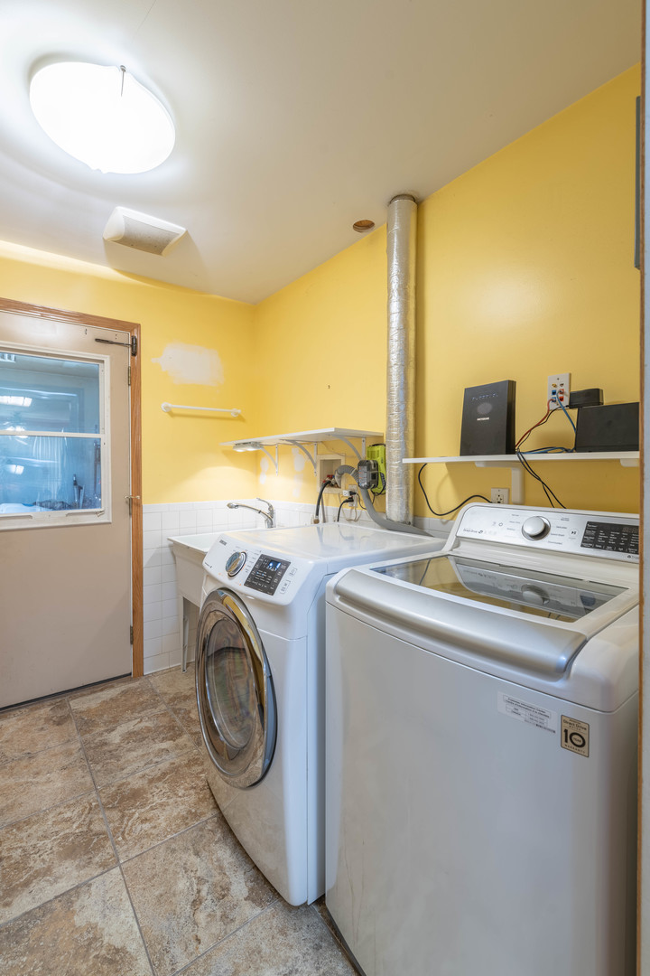 215 Fernwood Road Montgomery, IL 60538 - Photo 12 of 18 a view of washer and dryer