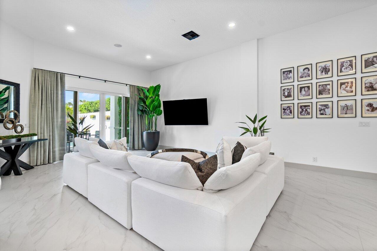 350 East Royal Palm Road Boca Raton, FL 33432 - Photo 13 of 61 015-350EastRoyalPalmRoad-BocaRaton-FL-33