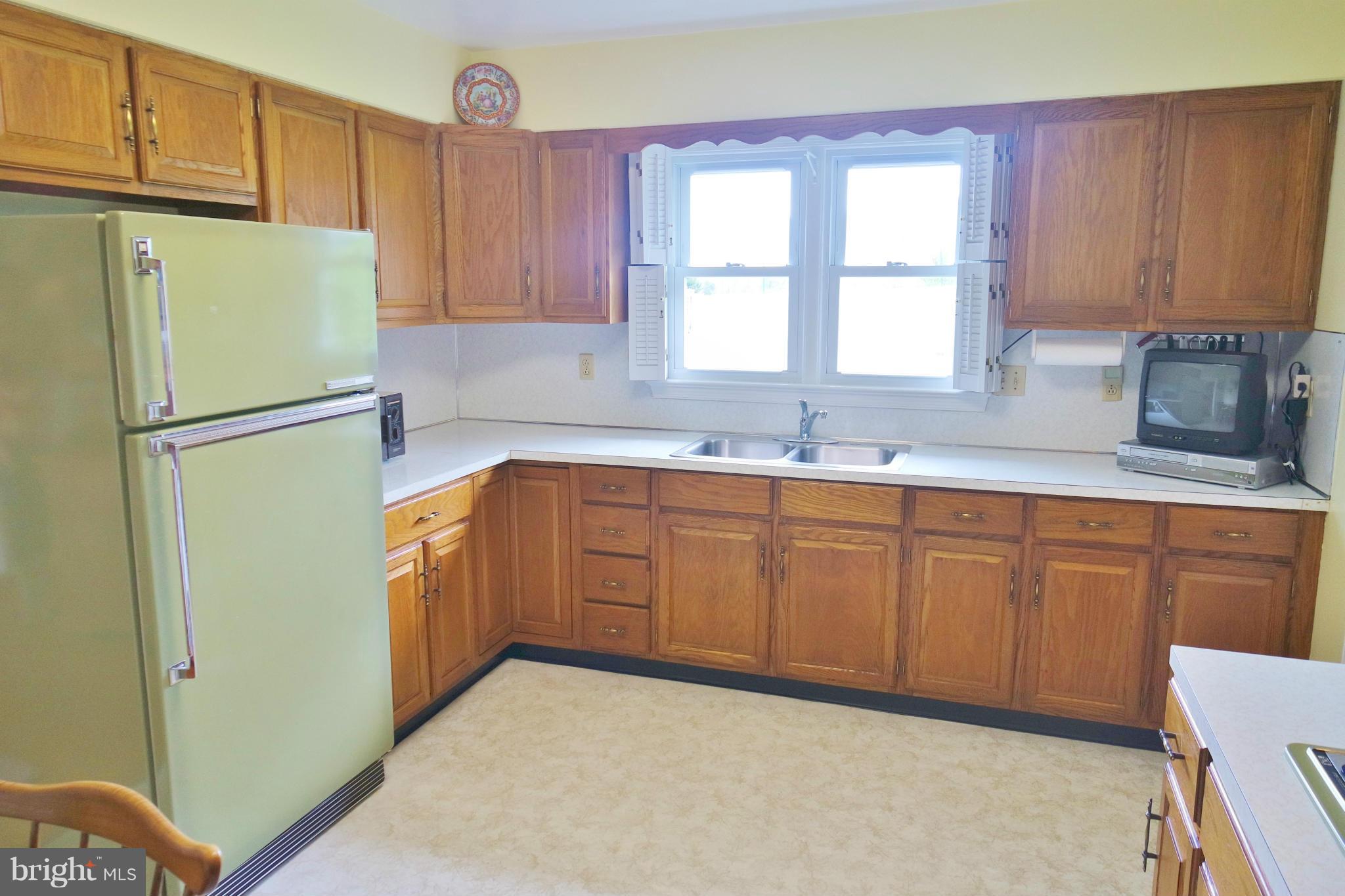 301 Palmyra Road Edinburg, VA 22824 - Photo 18 of 30 Kitchen - Country