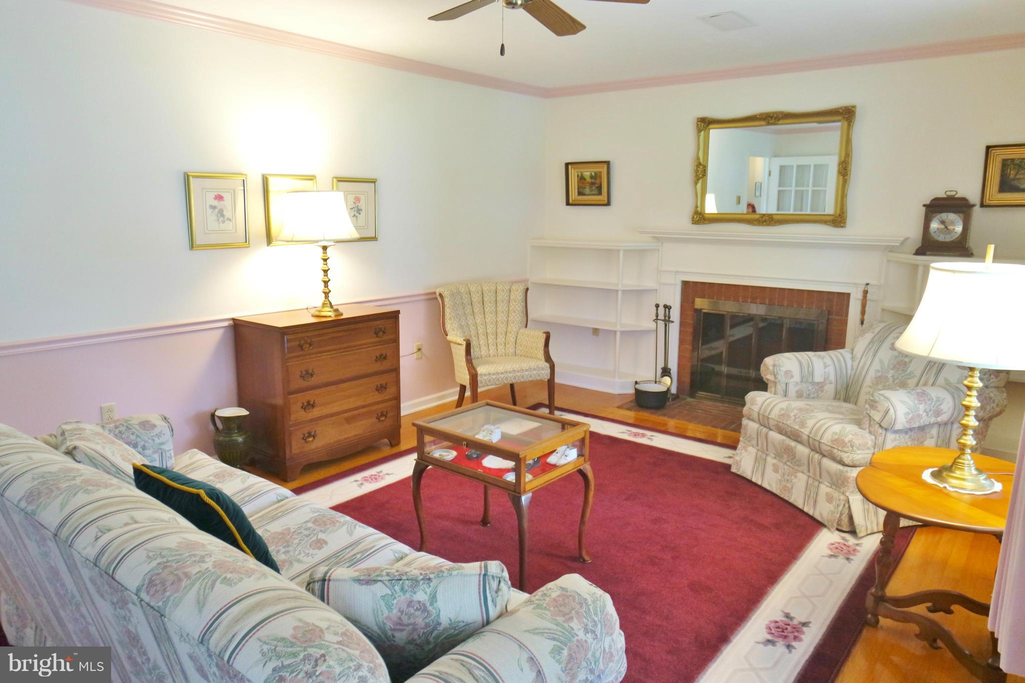 301 Palmyra Road Edinburg, VA 22824 - Photo 9 of 30 Living Room
