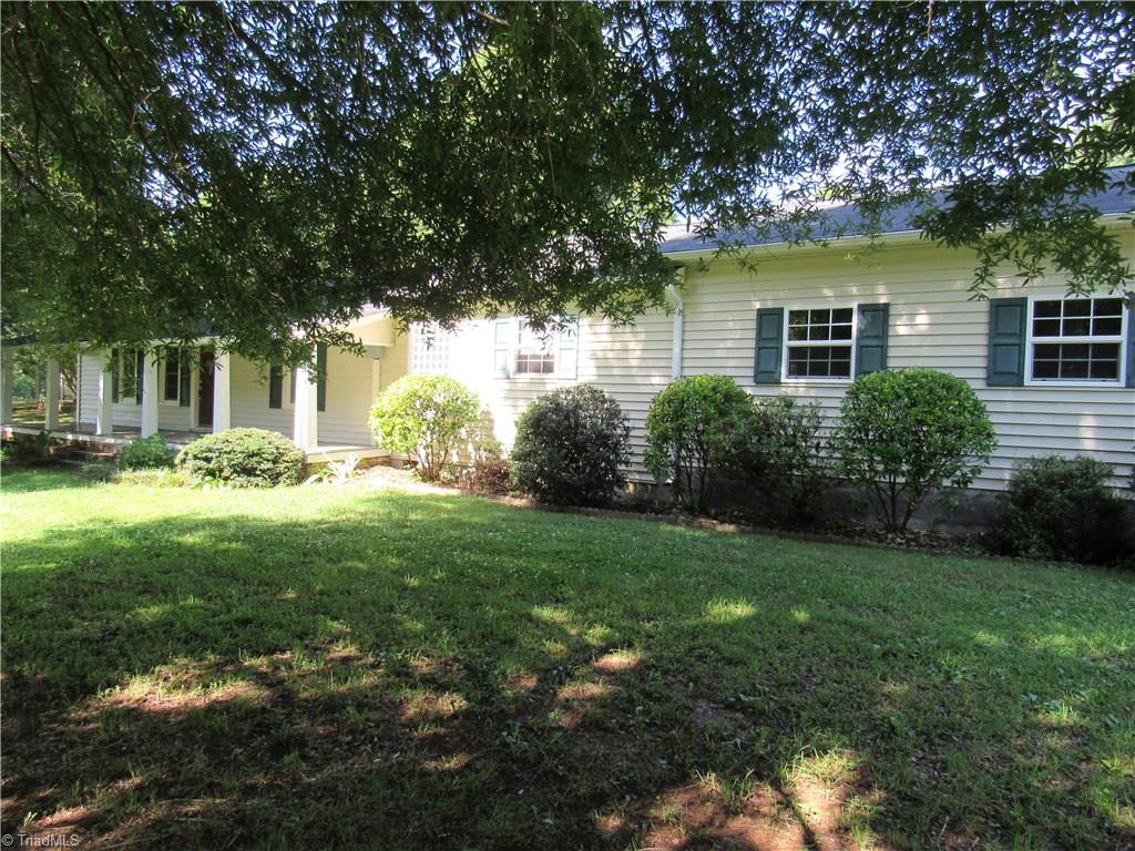 1770 Robertson Ridge Road King, NC 27021 - Photo 4 of 30