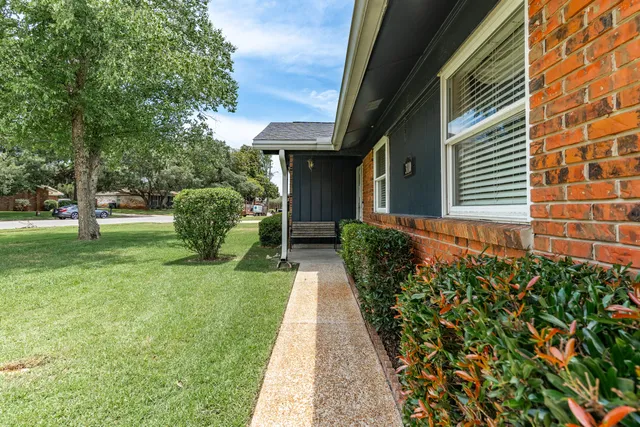 $389,000 | 310 Jonquil Avenue Northwest, Fort Walton Beach, FL 32548
