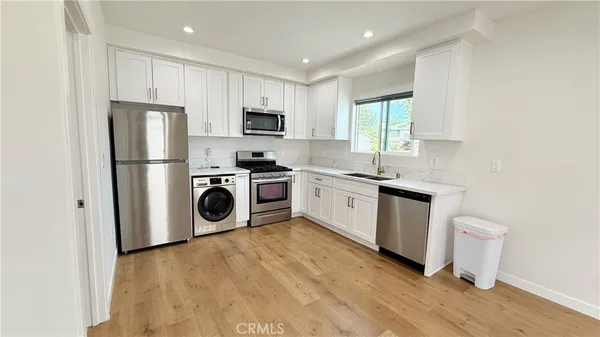 $2,300 | 18812 Vintage Street, Northridge, CA 91324