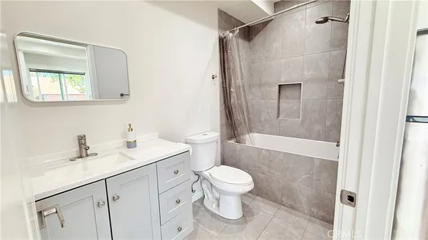 $2,300 | 18812 Vintage Street, Northridge, CA 91324