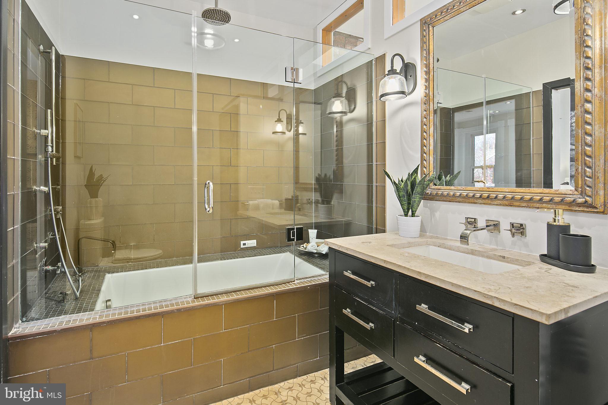 715 10th Street Northeast Washington, DC 20002 - Photo 25 of 49 Primary bathroom w/ soaking tub