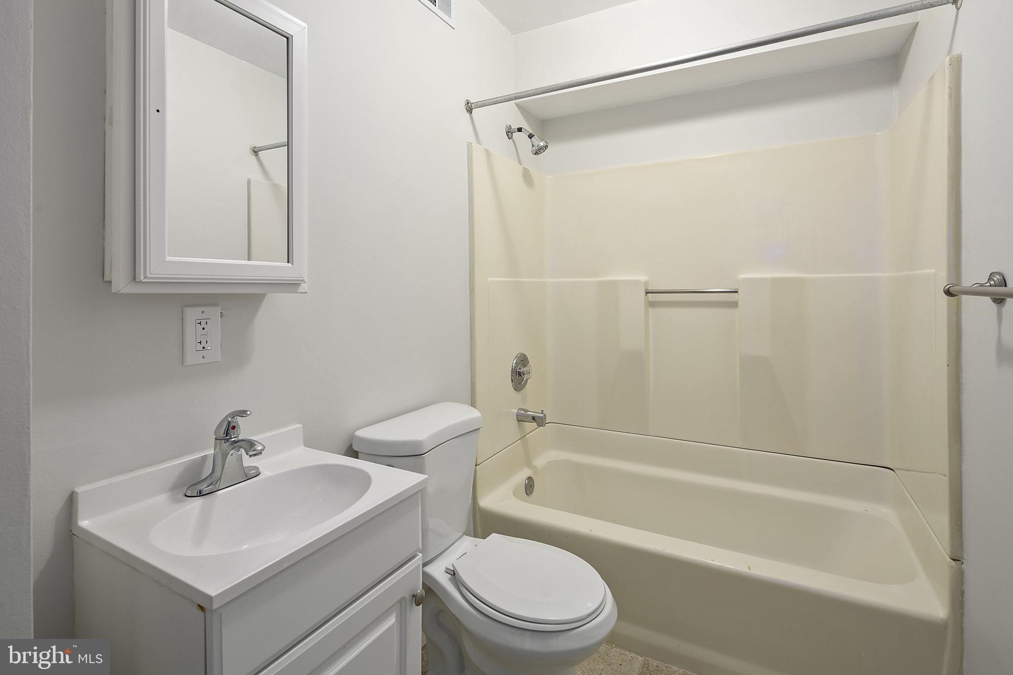 715 10th Street Northeast Washington, DC 20002 - Photo 39 of 49 Full bathroom