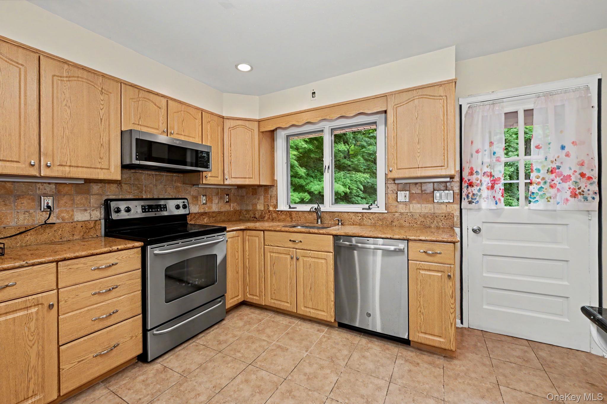 32 Lacona Road Mahopac, NY 10541 - Photo 9 of 24