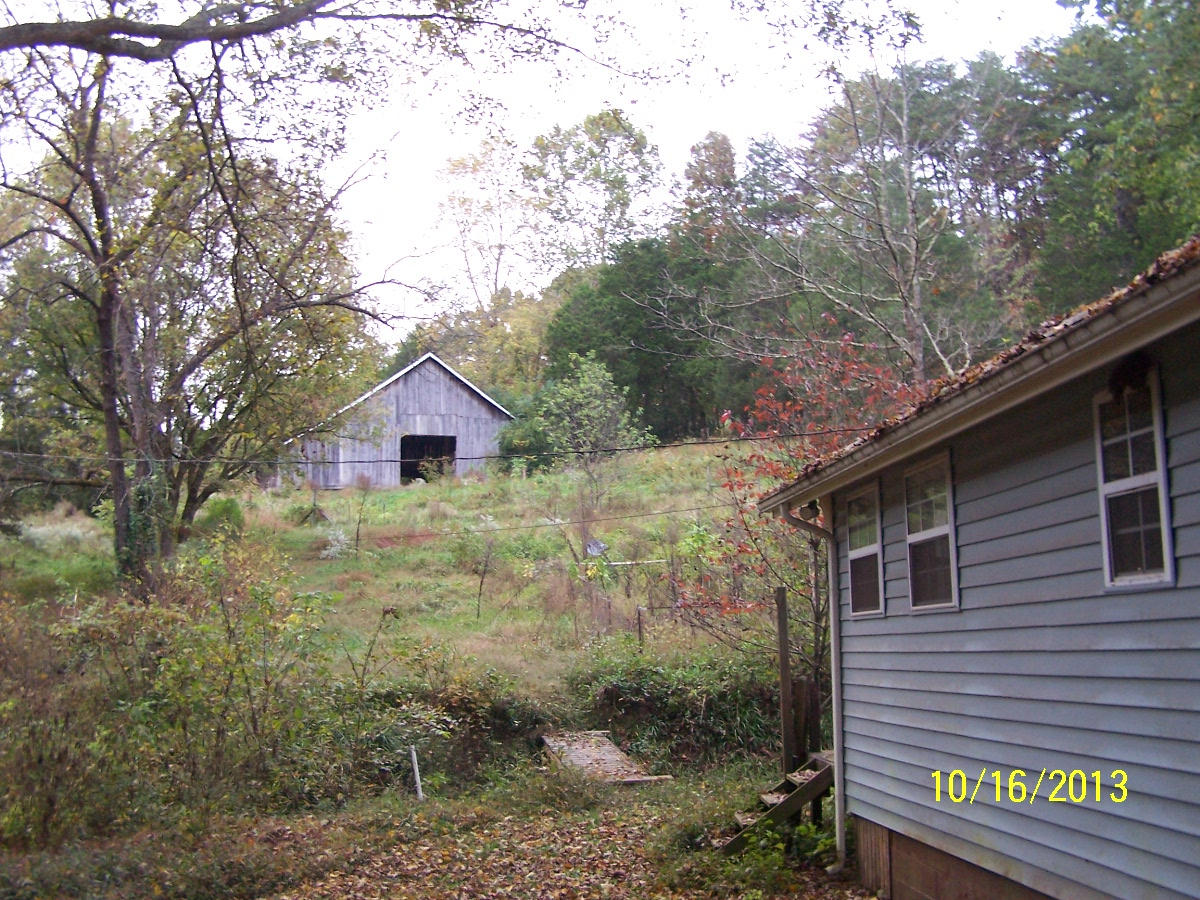 2025 Hinds Creek Road Heiskell, TN 37754 - Photo 2 of 3 hinds creek barn