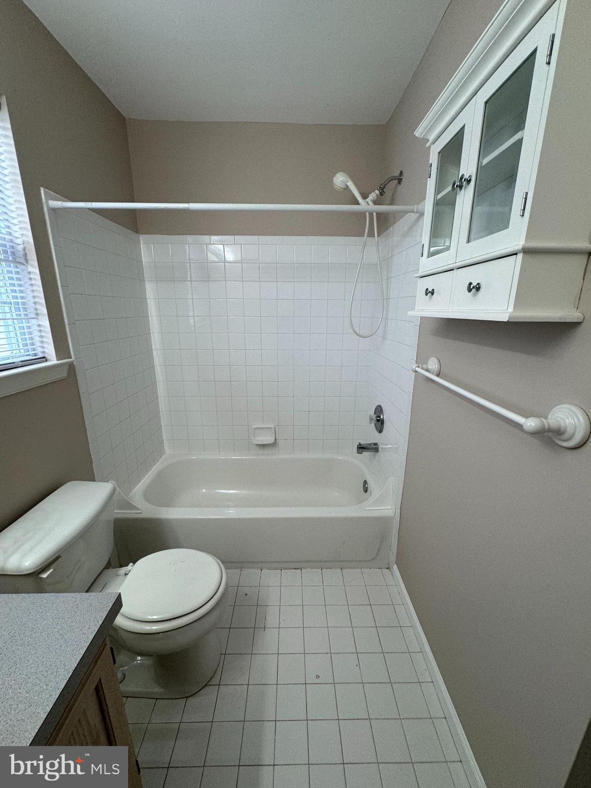 27 Yorkshire Village Road Lawrenceville, NJ 08648 - Photo 17 of 32 a bathroom with a toilet and a bathtub