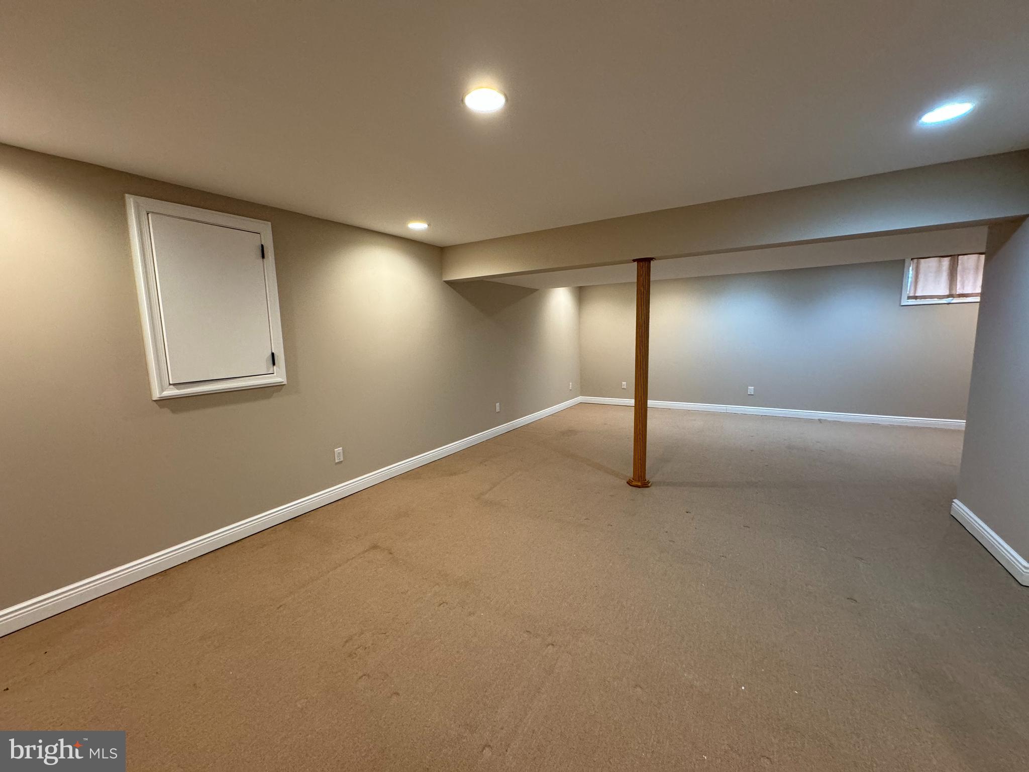 27 Yorkshire Village Road Lawrenceville, NJ 08648 - Photo 25 of 32 an empty room with windows and fan