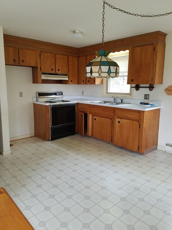 529 Cooper Road Northbridge, MA 01534 - Photo 4 of 14